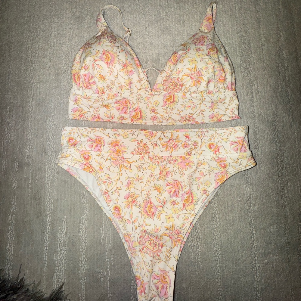 Billabong floral bikini
